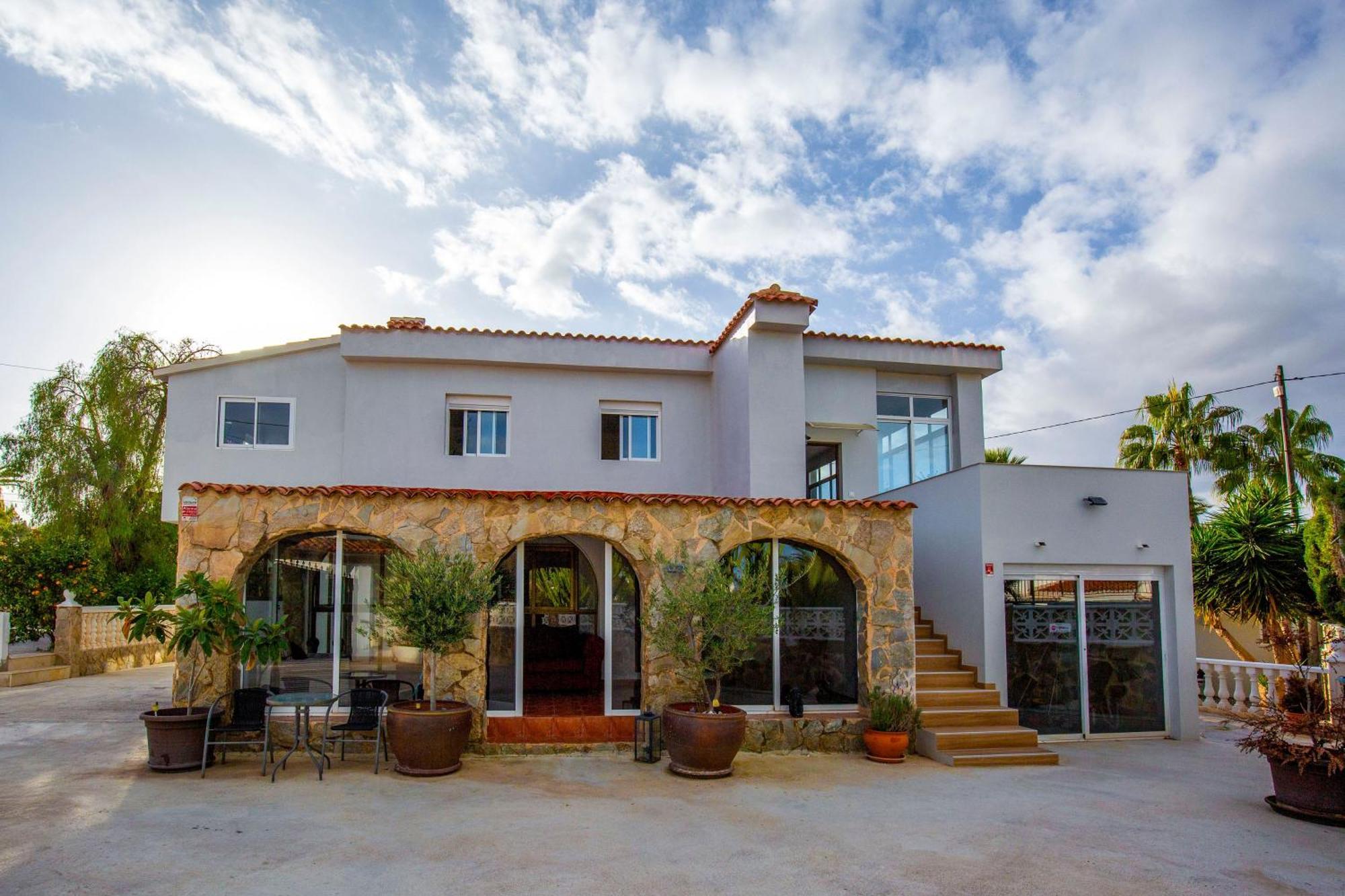 Apartment Beautiful Open 3 Bed *