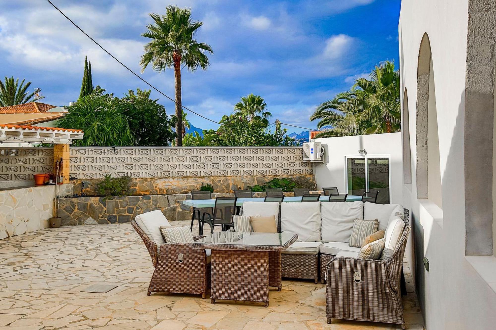Beautiful Open 3 Bed Apartment *