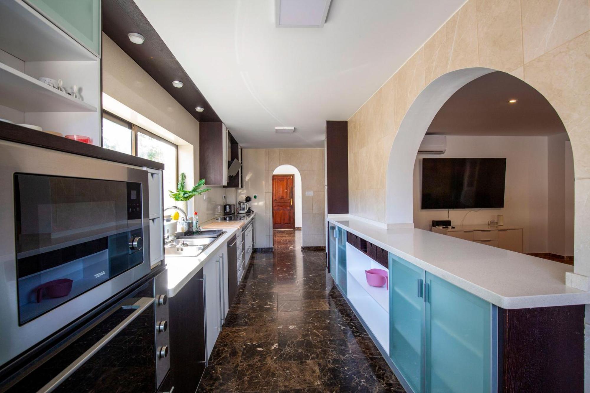 Beautiful Open 3 Bed *