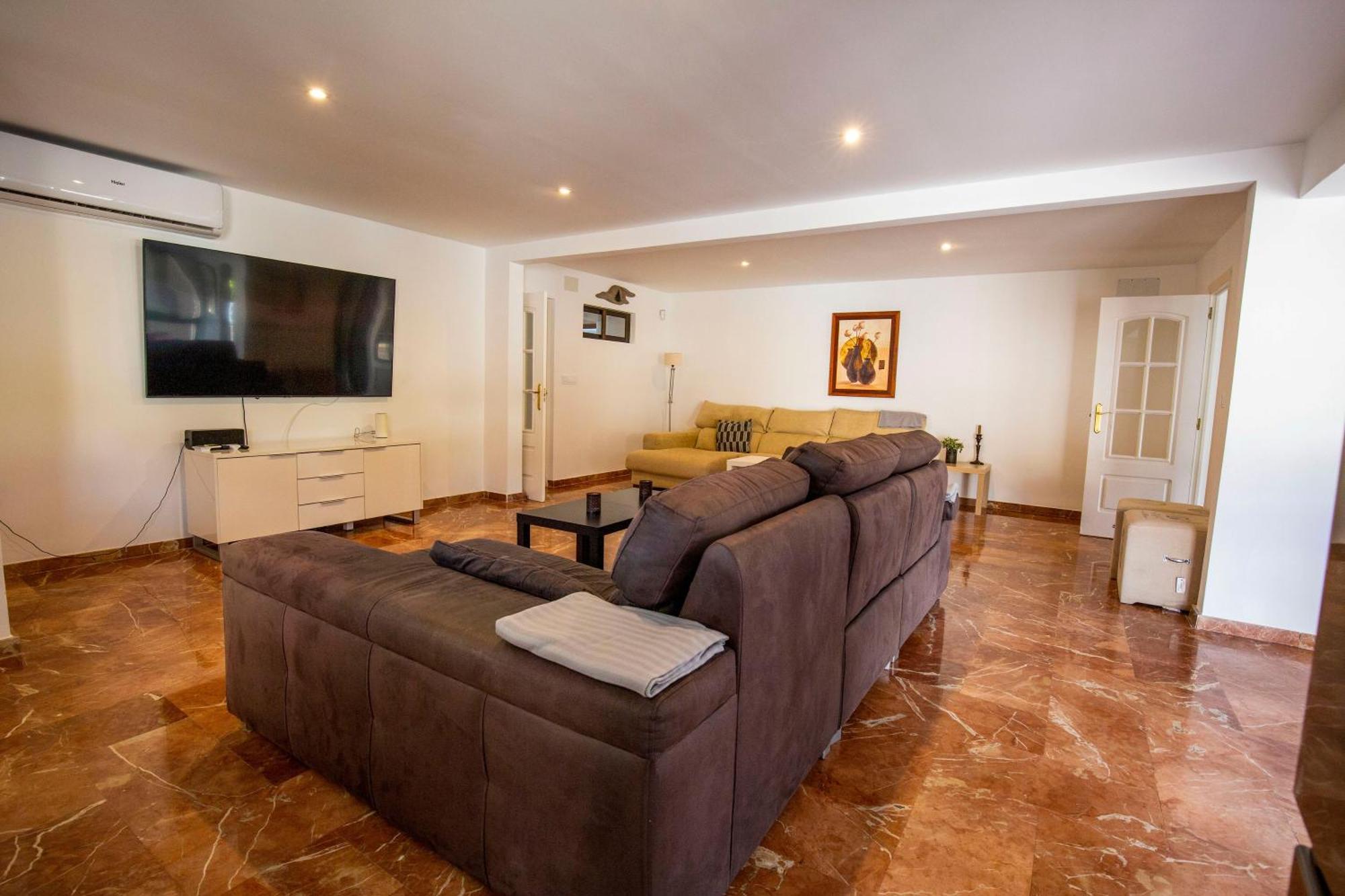 Apartment Beautiful Open 3 Bed *