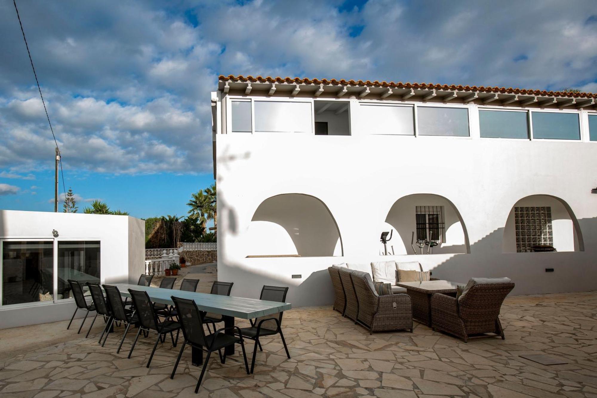 Beautiful Open 3 Bed Appartement